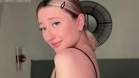 Daisy    online show from March 2026 05:52:02 PM