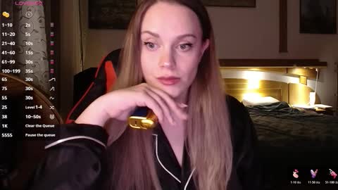 Lana online show from November 2025 09:25:02 PM