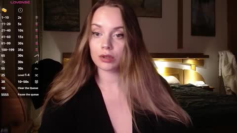 Lana online show from November 2025 08:40:02 PM