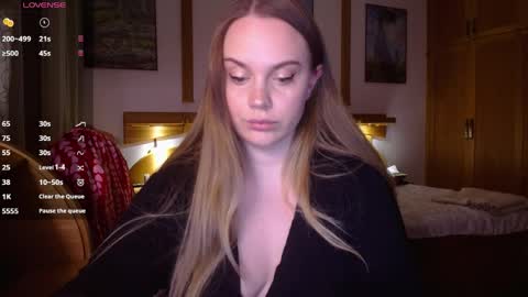 Lana online show from April 2026 07:37:01 PM