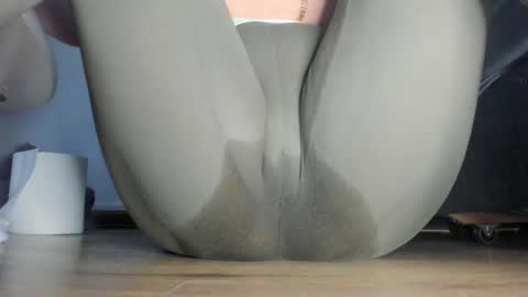 wet_pants2022 online show from May 2026 09:46:02 PM