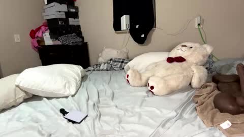 Snapshot of wetcreamerr chatting on December 2024 06:24:02 AM SheSquirts online show from December 2024 06:24:02 AM