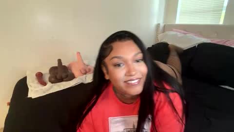 Snapshot of wetcreamerr chatting on December 2025 09:56:02 PM SheSquirts online show from December 2025 09:56:02 PM