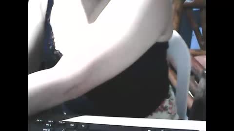 Snapshot of wethornypussy4u chatting on December 2025 01:24:02 AM wethornypussy4u online show from December 2025 01:24:02 AM