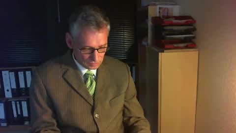 Snapshot of wetsuitedman chatting on May 2026 04:48:02 PM Franz online show from May 2026 04:48:02 PM