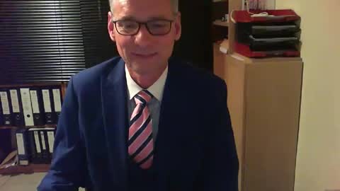 Snapshot of wetsuitedman chatting on May 2026 05:19:01 PM Franz online show from May 2026 05:19:01 PM