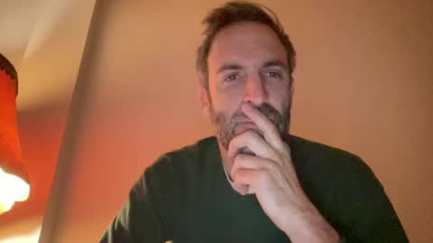 Snapshot of whiskylovexxx chatting on October 2025 11:33:01 PM WhiskyLove online show from October 2025 11:33:01 PM