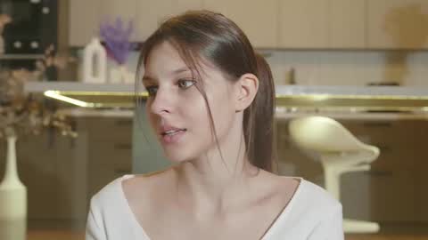 Naomi online show from November 2025 02:10:01 AM