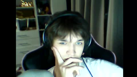 Snapshot of whitekingg chatting on December 2025 06:24:02 PM whitekingg online show from December 2025 06:24:02 PM