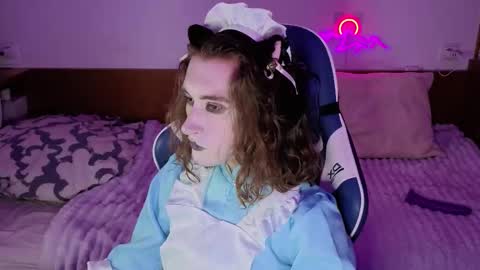 Snapshot of whitekittenenergy chatting on September 2025 03:45:01 PM Yuuta online show from September 2025 03:45:01 PM