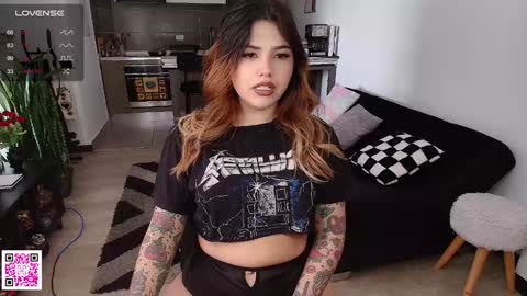 Snapshot of whites_emma chatting on January 2025 06:38:02 PM EMMA online show from January 2025 06:38:02 PM