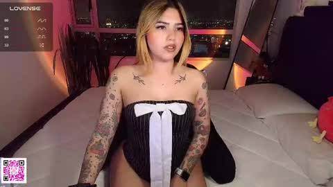 Snapshot of whites_emma chatting on February 2025 02:27:01 AM EMMA online show from February 2025 02:27:01 AM