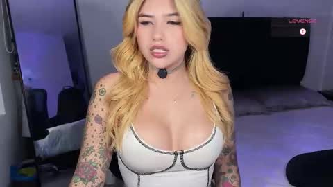 Snapshot of whites_emma chatting on September 2025 02:48:02 AM EMMA online show from September 2025 02:48:02 AM