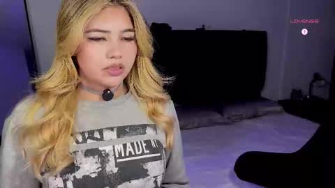 Snapshot of whites_emma chatting on September 2025 02:27:02 AM EMMA online show from September 2025 02:27:02 AM