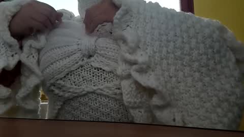 whitesweater online show from October 2025 06:03:02 AM