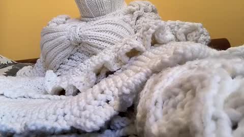 whitesweater online show from March 2026 06:40:02 AM