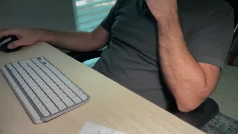 whoisthere_new online show from October 2025 01:19:01 PM