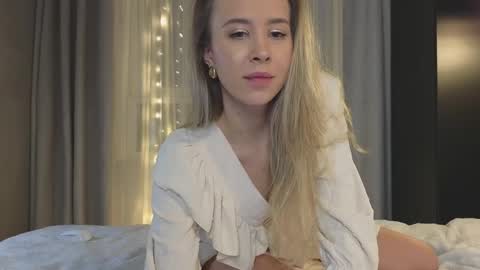 Snapshot of why_____not chatting on December 2024 10:30:02 PM Alice online show from December 2024 10:30:02 PM