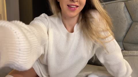 Snapshot of why_____not chatting on December 2024 06:13:01 PM Alice online show from December 2024 06:13:01 PM