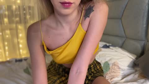 Snapshot of why_____not chatting on December 2024 07:49:02 PM Alice online show from December 2024 07:49:02 PM