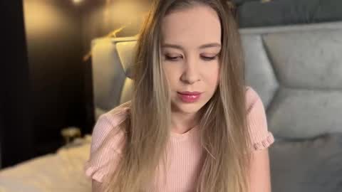 Snapshot of why_____not chatting on February 2025 07:28:02 PM Alice online show from February 2025 07:28:02 PM