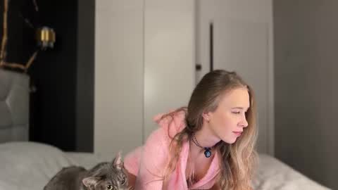 Snapshot of why_____not chatting on November 2025 03:56:02 PM Alice online show from November 2025 03:56:02 PM