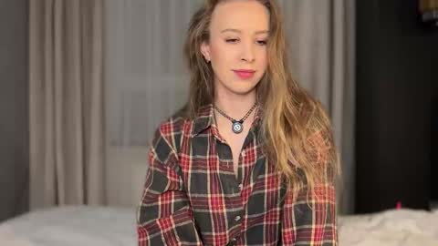 Snapshot of why_____not chatting on February 2026 06:14:01 PM Alice online show from February 2026 06:14:01 PM