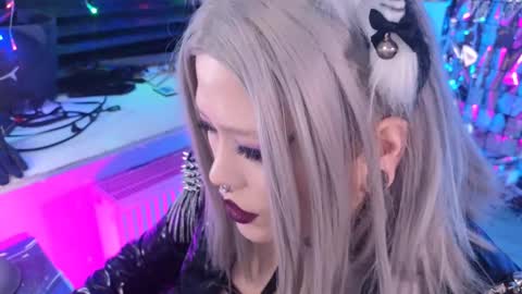 Laura  online show from March 2025 10:42:01 PM