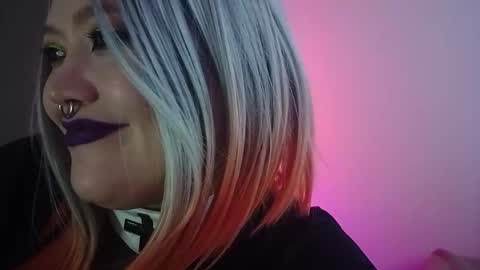 Snapshot of wickedxqueen chatting on November 2025 06:52:01 AM Laura online show from November 2025 06:52:01 AM