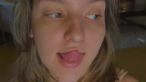 Snapshot of wievin chatting on December 2025 12:22:02 PM VI online show from December 2025 12:22:02 PM