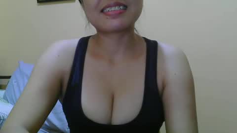 Snapshot of wildcamille chatting on February 2025 05:19:02 AM camille online show from February 2025 05:19:02 AM