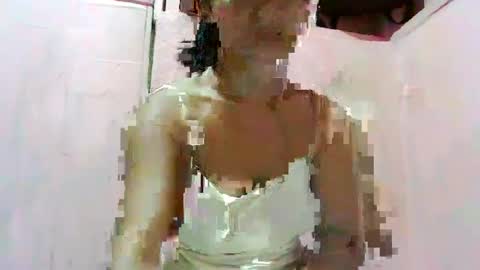 wildchilly_pearl19 online show from February 2025 03:43:01 AM