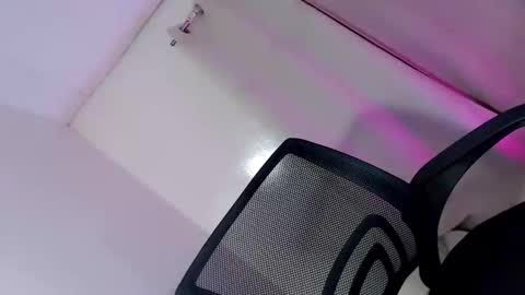 wildest_dream1 online show from October 2025 06:43:01 PM