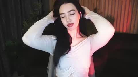 Alena online show from November 2025 06:45:01 AM