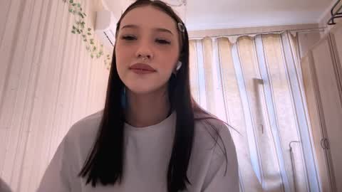 Snapshot of williedaugereau chatting on April 2026 11:44:01 AM Mia online show from April 2026 11:44:01 AM