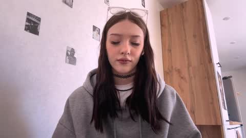 Snapshot of williedaugereau chatting on April 2026 10:05:01 AM Mia online show from April 2026 10:05:01 AM