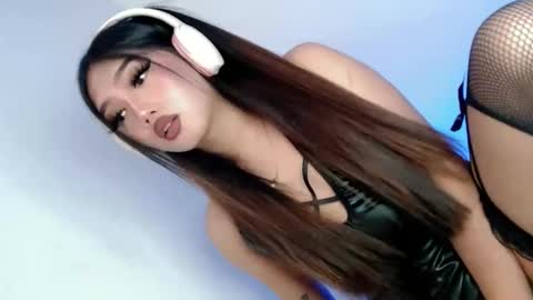 LE XI online show from November 2025 02:06:02 PM