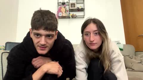 willy_est_95 online show from June 2026 12:00:02 PM