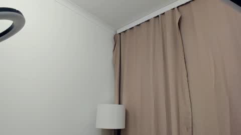 Snapshot of wine_on_lips chatting on December 2024 05:39:01 AM Amalia and Mia online show from December 2024 05:39:01 AM