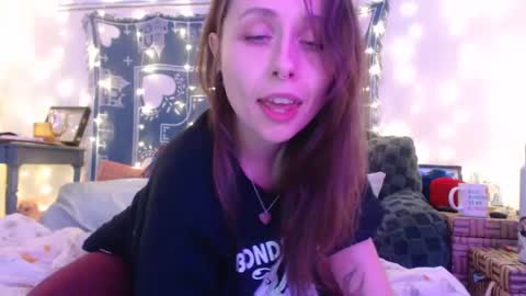 Snapshot of wingardiumleveveosa chatting on December 2024 05:51:01 AM Eevie online show from December 2024 05:51:01 AM