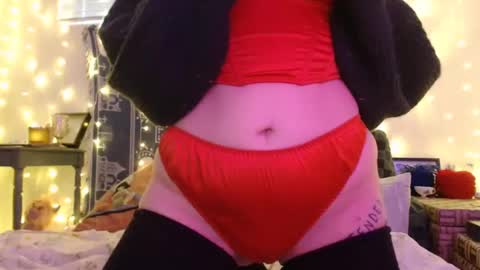 Snapshot of wingardiumleveveosa chatting on December 2024 11:10:01 PM Eevie online show from December 2024 11:10:01 PM