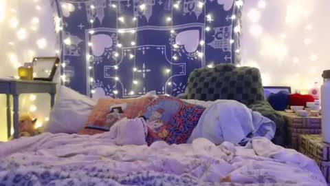 Snapshot of wingardiumleveveosa chatting on January 2025 04:33:01 AM Eevie online show from January 2025 04:33:01 AM