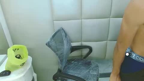 WinnyBarness online show from October 2025 02:41:01 AM