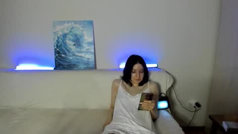 Snapshot of winter_moonl chatting on December 2025 12:43:01 PM Vika online show from December 2025 12:43:01 PM