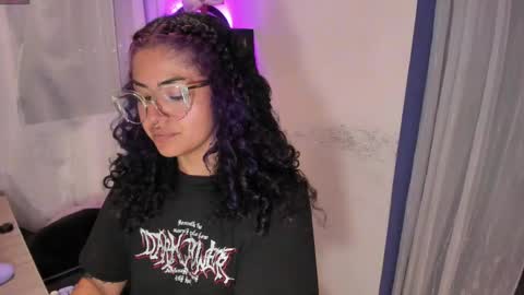     Luna Violeta  A r t i s t  online show from February 2025 01:40:01 AM