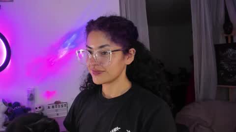     Luna Violeta  A r t i s t  online show from February 2025 02:33:02 AM