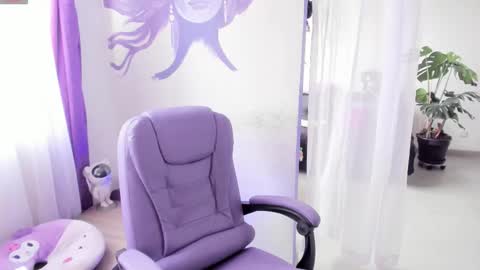     Luna Violeta  A r t i s t  online show from October 2025 08:31:01 PM