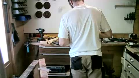 wolf021221 online show from September 2025 11:21:02 AM