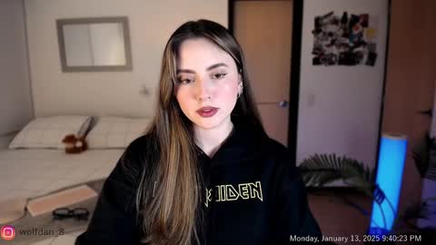 Snapshot of wolfsfoster chatting on January 2025 02:40:01 AM online show from January 2025 02:40:01 AM