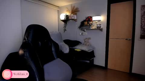 Snapshot of wolfsfoster chatting on September 2025 03:30:02 AM online show from September 2025 03:30:02 AM